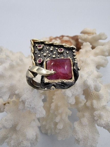 Rubi Taşlı Gümüş Yüzük